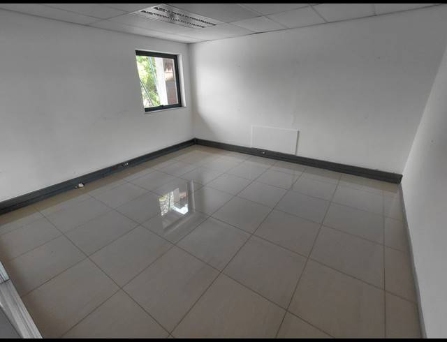 303M² OFFICE TO LET IN RANDJESPARK